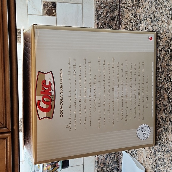 Barbie Coca-Cola Soda Fountain - Picture 3 of 4